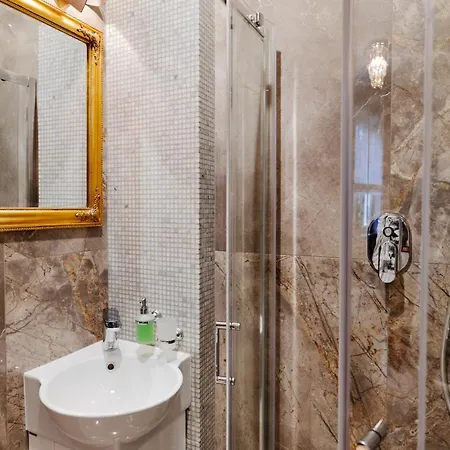 So Cosy Apt Near Main Railway Station In Downtown Appartamento